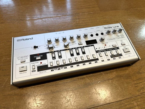 Roland bass line - roland,